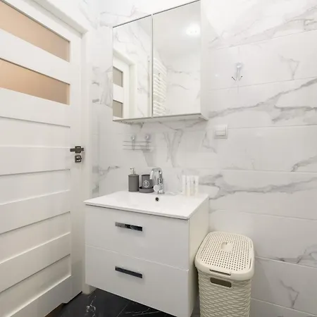 Modern Kapitanski Mostek By Renters Колобжег